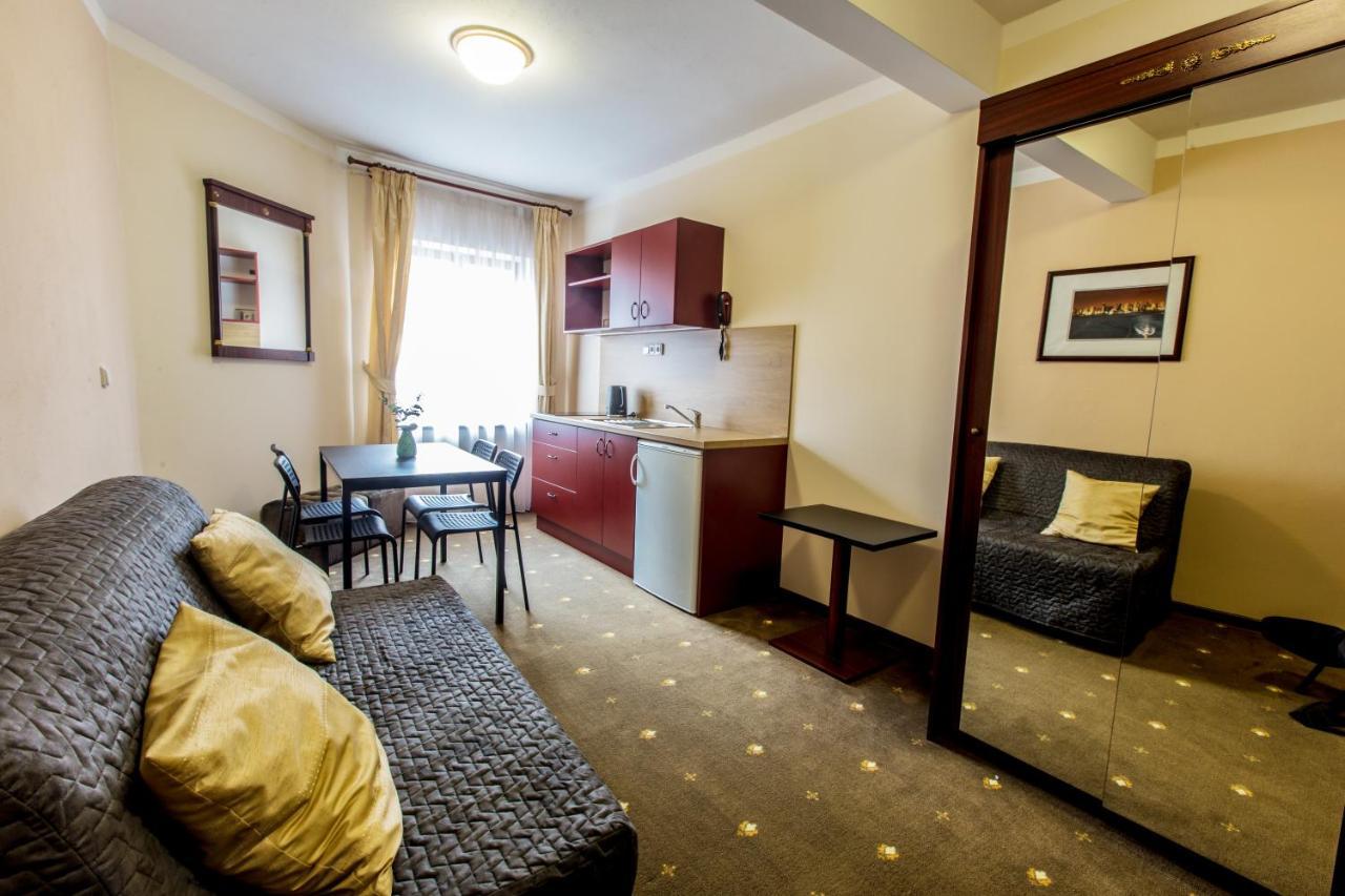 Hotel & Apartments U Cerneho Orla Třebíč Eksteriør bilde
