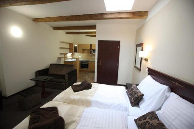 Hotel & Apartments U Cerneho Orla Třebíč Rom bilde