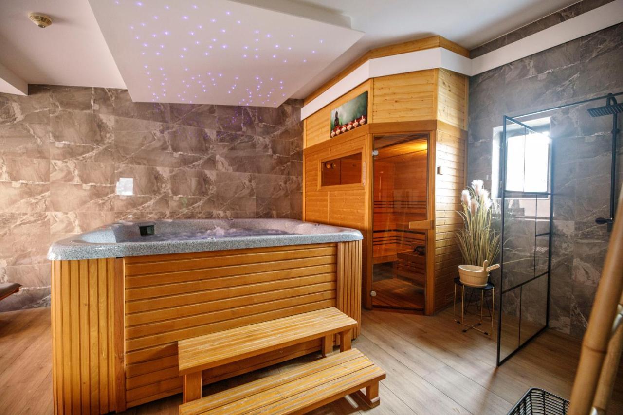 Hotel & Apartments U Cerneho Orla Třebíč Eksteriør bilde