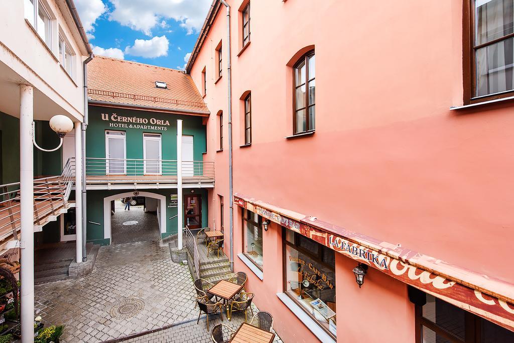 Hotel & Apartments U Cerneho Orla Třebíč Eksteriør bilde