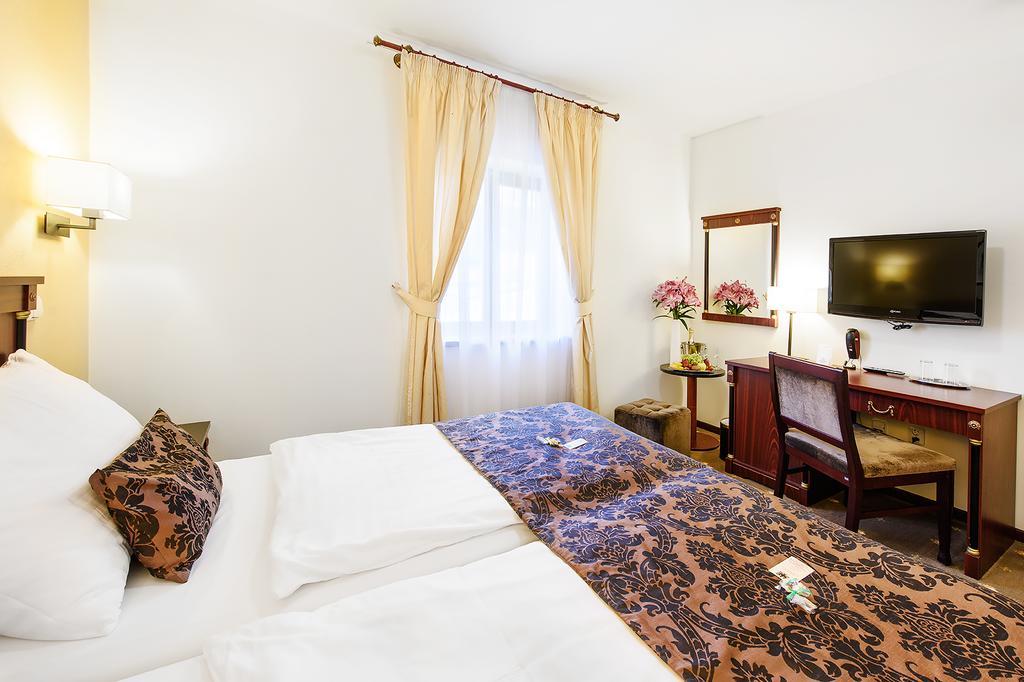 Hotel & Apartments U Cerneho Orla Třebíč Eksteriør bilde