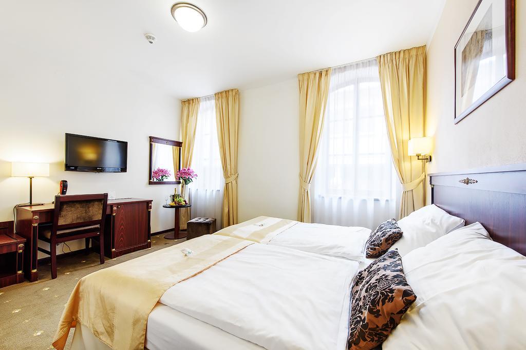 Hotel & Apartments U Cerneho Orla Třebíč Eksteriør bilde