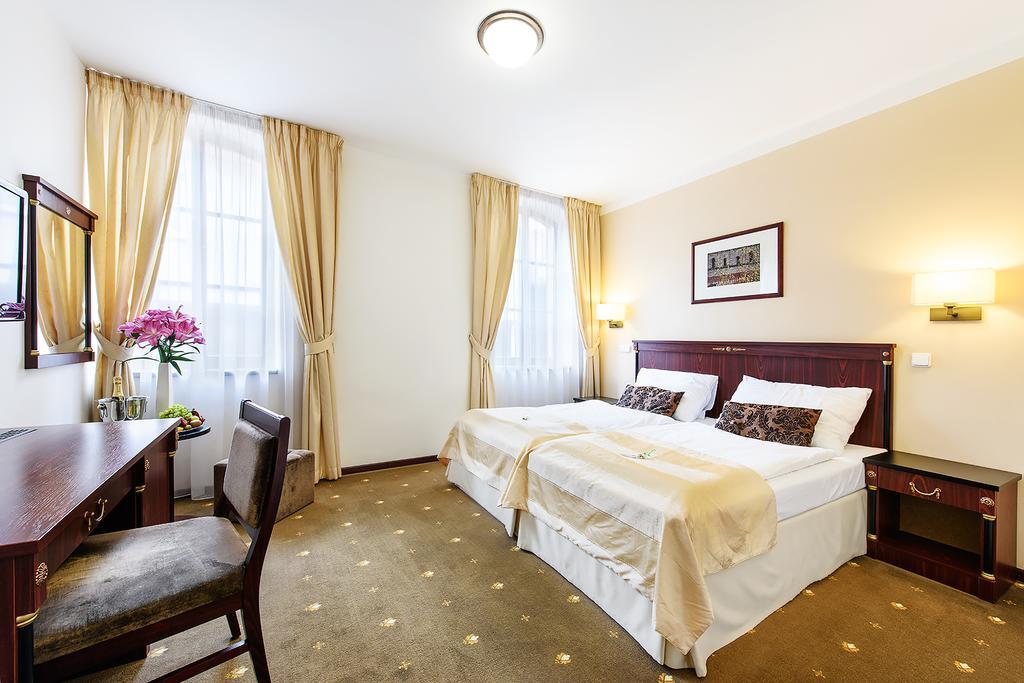 Hotel & Apartments U Cerneho Orla Třebíč Eksteriør bilde