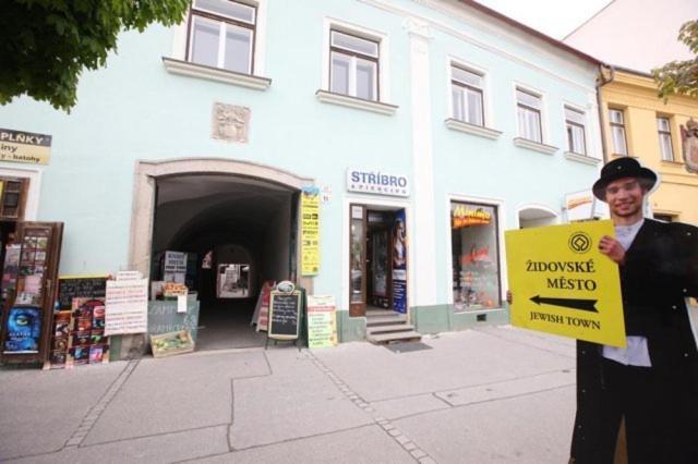 Hotel & Apartments U Cerneho Orla Třebíč Eksteriør bilde